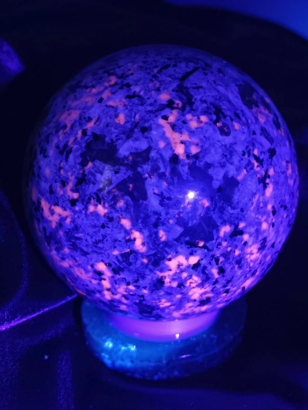 Yooperlite Crystal Sphere 70mm UV Reactive With Stand